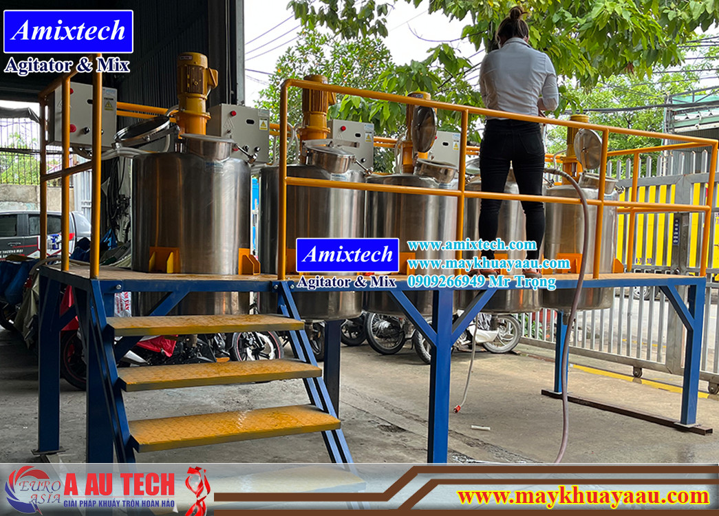 bồn khuấy hóa chất sàn thao tác