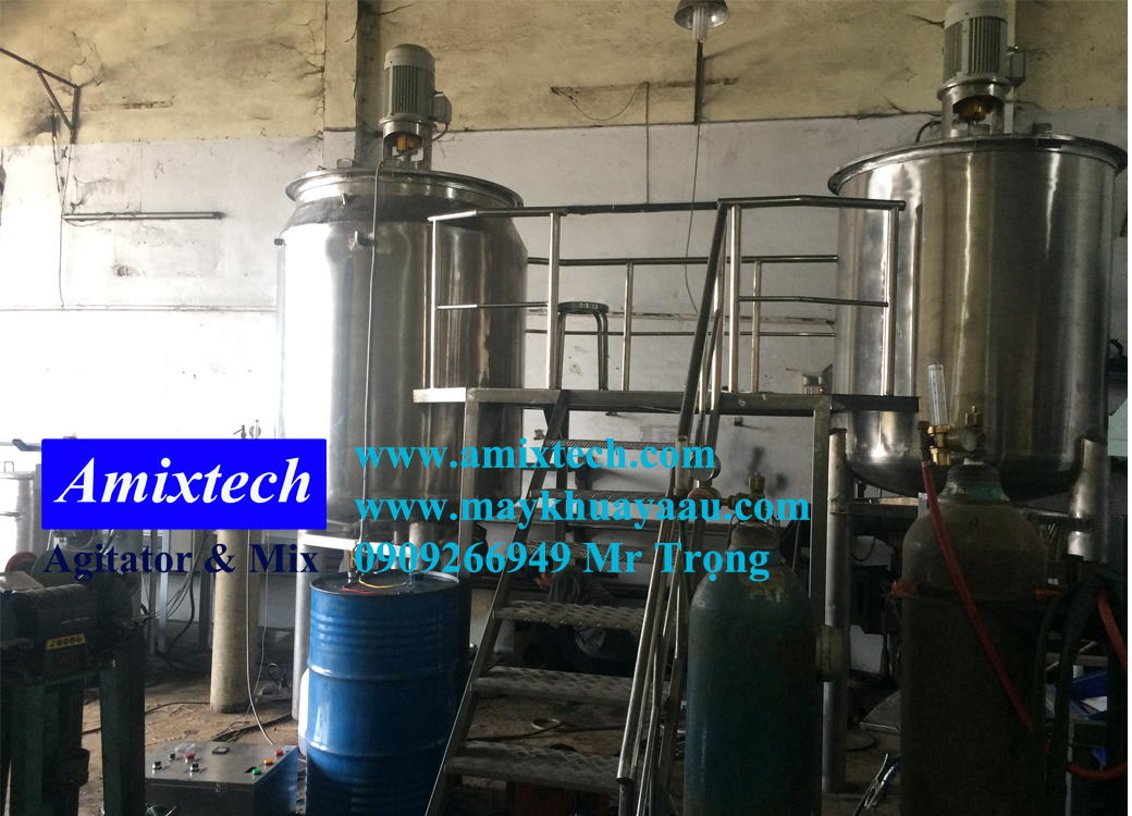 Máy và bồn khuấy phân bón